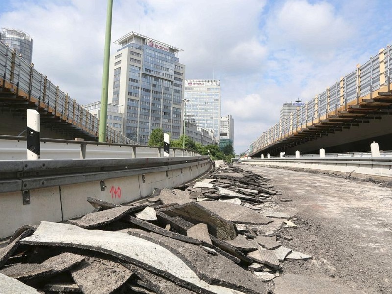 Diese Aufnahme entstand zu Beginn der Bauarbeiten auf der A40.  Foto: Stefan Arend / WAZ Fotopool