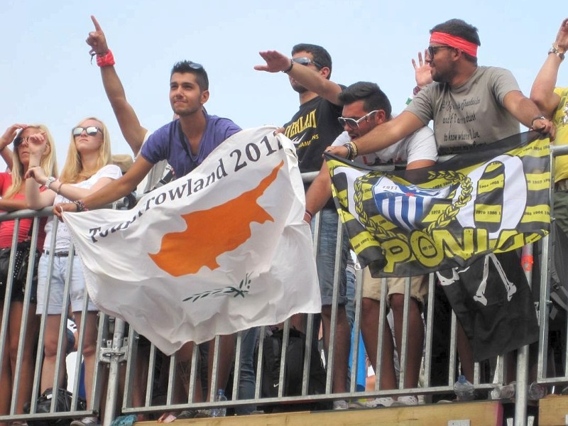 Beim dreitägigen Tomorrowland-Festival 2012 in Belgien feierten 180.000 Besucher aus 75 Ländern zur elektronischen Musik von 300 DJs und ließen sich von der mystischen Atmosphäre eines Märchenlandes verzaubern.