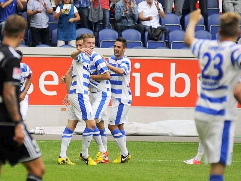 2. Fussball Bundesliga, MSV Duisburg : VfR Aalen in der Schauinsland-Reisen-Arena in Duisburg-Wedau, am Sonntag den 05.08.2012.Jubel nach dem 1:0 fuer den MSV.Foto: Lars Fröhlich / WAZ FotoPool