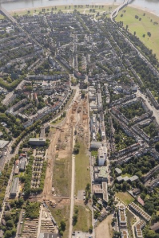 Baustelle Belsenpark in Oberkassel auf der anderen Rheinseite: Auf dem Gelände des ehemaligen Güterbahnhofs entsteht zwischen Belsenplatz, Schanzenstraße, Hansaallee und Prinzenallee ein weiteres Luxus-Wohnviertel: Belsenpark I.