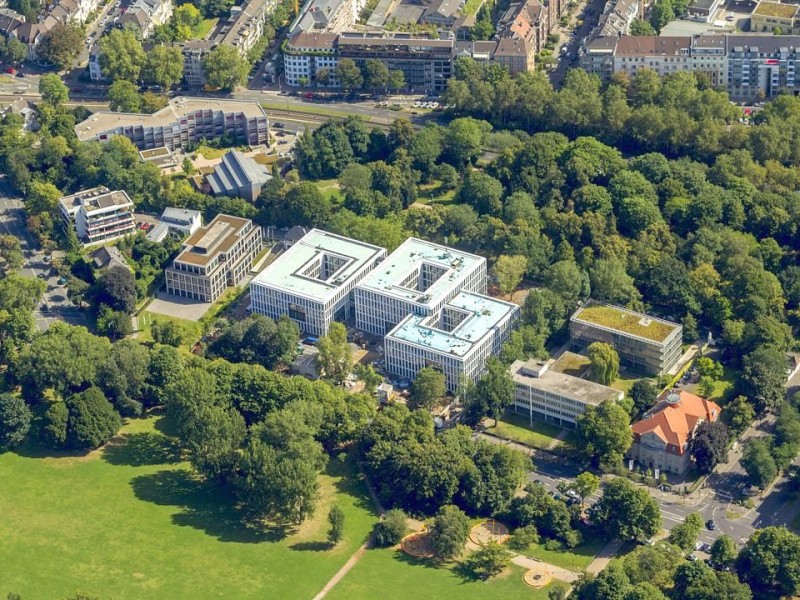 An der Cecilienallee in Golzheim baut die Carlyle Gruppe. Unter dem Titel Cubes entsteht hochwertiger Büroraum in exklusiver Lage. 