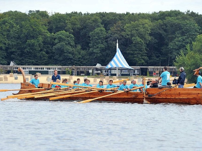 Halterner Stausee am Donnerstag, 06.09.2012. Zwei roemische Flusskriegsschiffe treten gegeneinander in einer Wettfahrt an. Ruderer aus der Region und Studenten der Wilhelm-Universität Münster rudern unter Hochleistungsbedingungen für die Wissenschaft, Sportmediziner nehmen die Werrte auf.Foto: Joachim Kleine-Büning/WAZ FotoPool