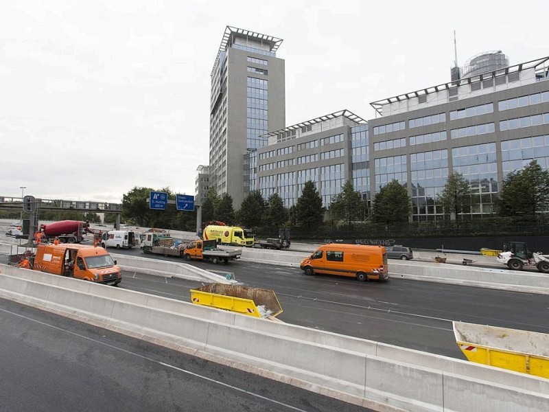 Am Freitag, 28.09.2012 sind die Bauarbeiten an der gesperrten Autobahn A40 in Essen - Zentrum so gut wie abgeschlossen. Am Wochenende wird die Strecke zwischen Essen-Zentrum und Essen-Ost wieder fuer den Verkehr freigegeben.Foto: Bernd Lauter/WAZ FotoPool