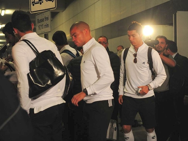 Ankunft der Spieler von Real Madrid vor dem Champions League Spiel gegen Dortmund.Foto: Knut Vahlensieck