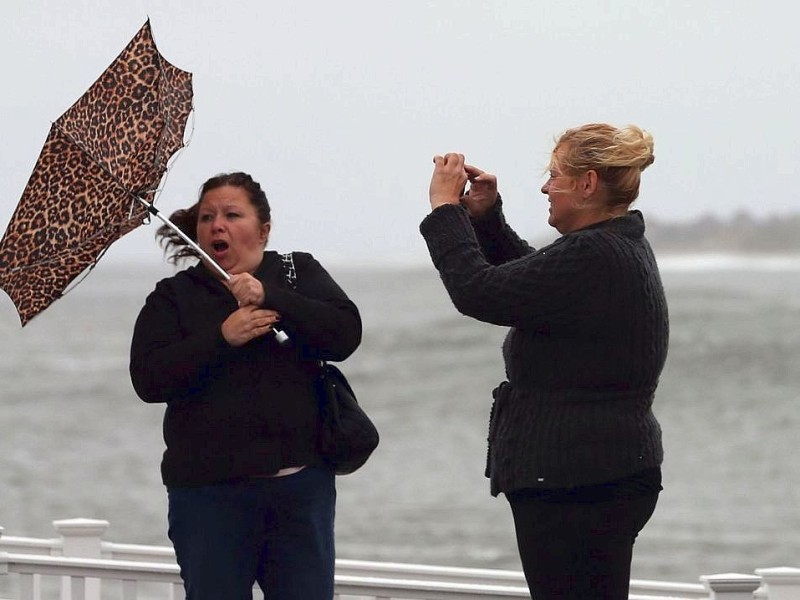 An der Ostküste der USA bereiten sich die Menschen auf den herannahenden Hurrikan Sandy vor.