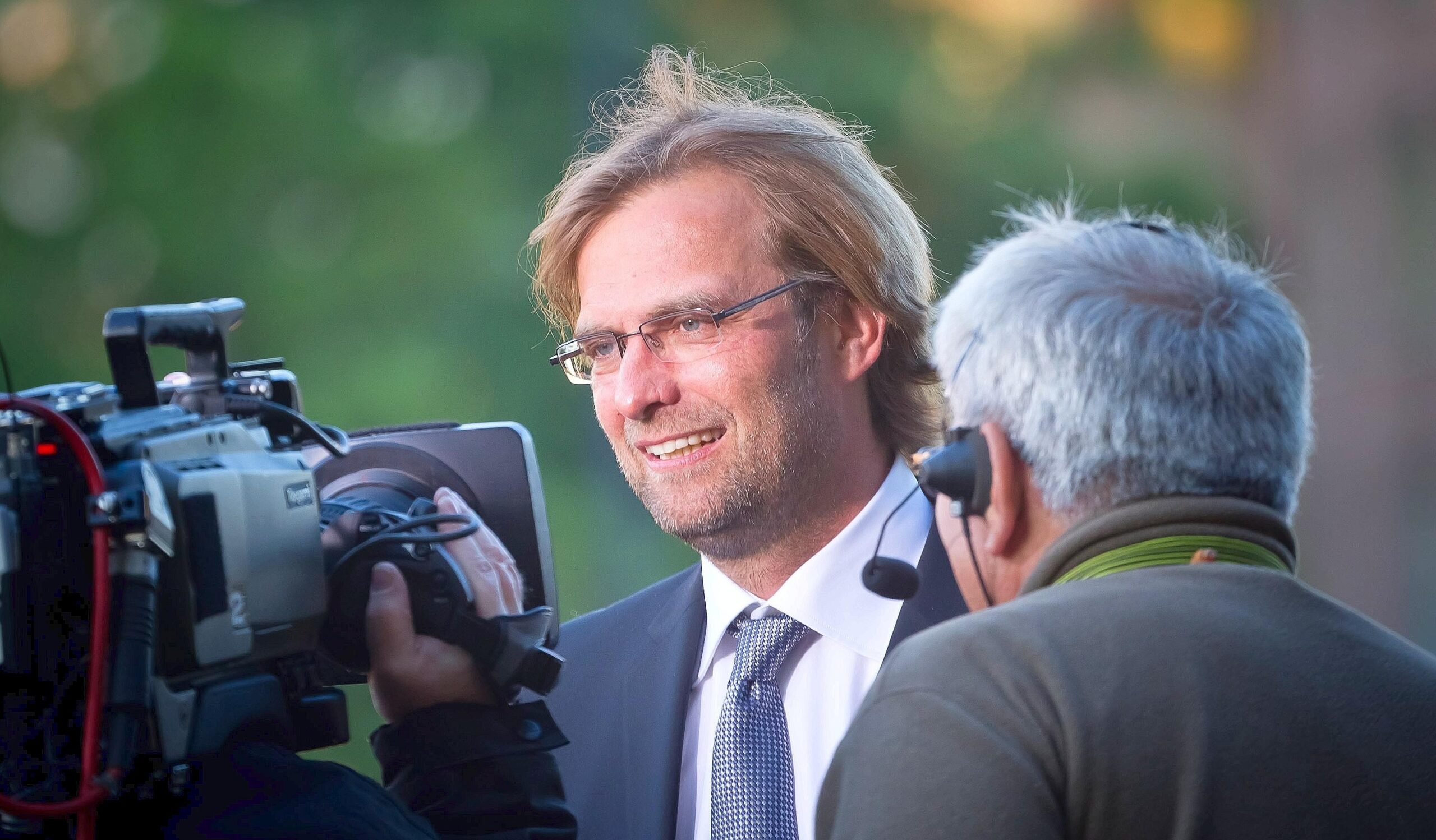 Beim BVB Meisterfeier-Empfang im Dortmunder U-Turm am Samstagabend (14. Mai 2011) war der roten Teppich grün. Erst gab's für Mannschaft und Honoratioren ein Festbankett im Erdgeschoss — dann ging's zum Feiern mit noch mehr illustren Gästen hoch in den View-Club.