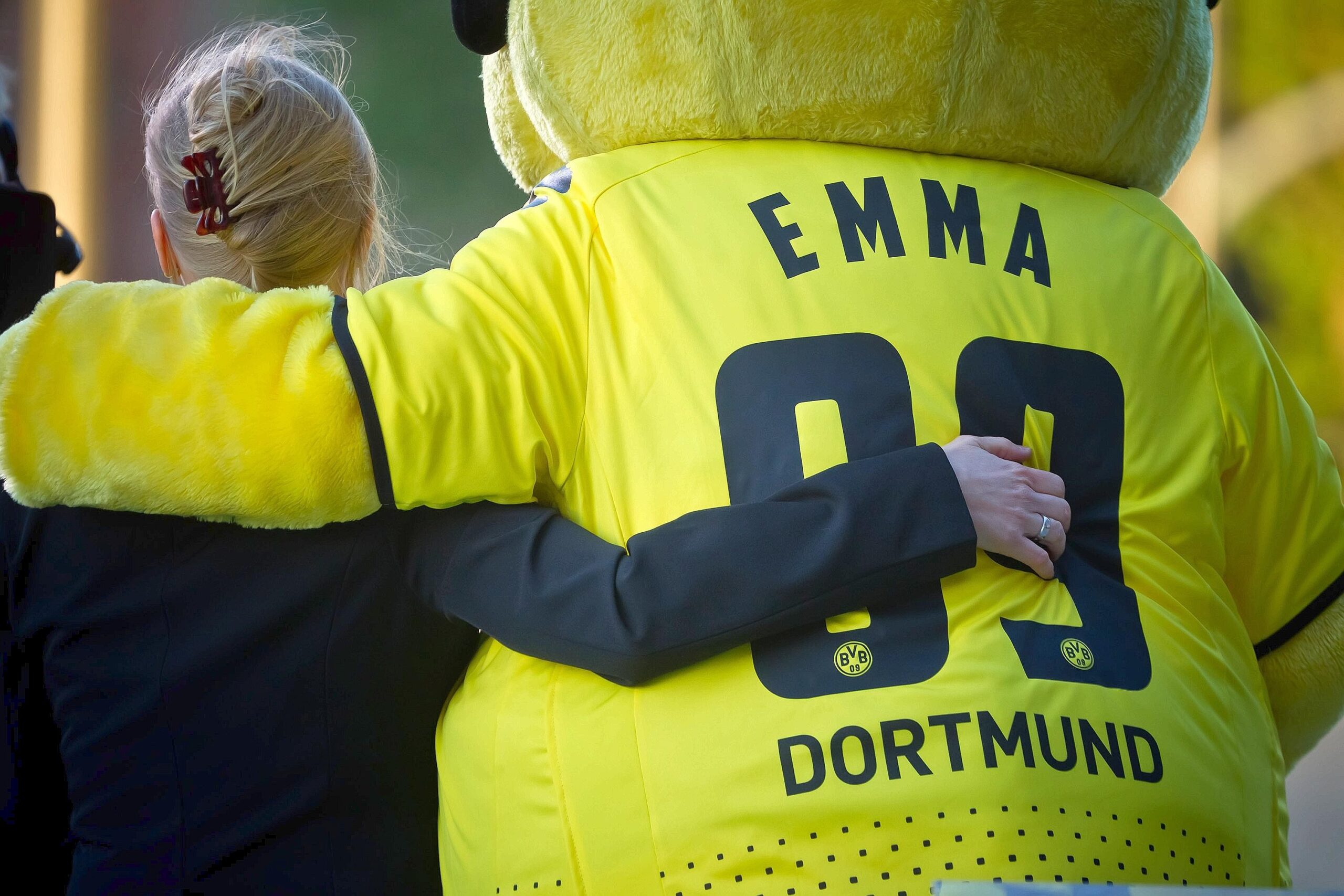 Beim BVB Meisterfeier-Empfang im Dortmunder U-Turm am Samstagabend (14. Mai 2011) war der roten Teppich grün. Erst gab's für Mannschaft und Honoratioren ein Festbankett im Erdgeschoss — dann ging's zum Feiern mit noch mehr illustren Gästen hoch in den View-Club.