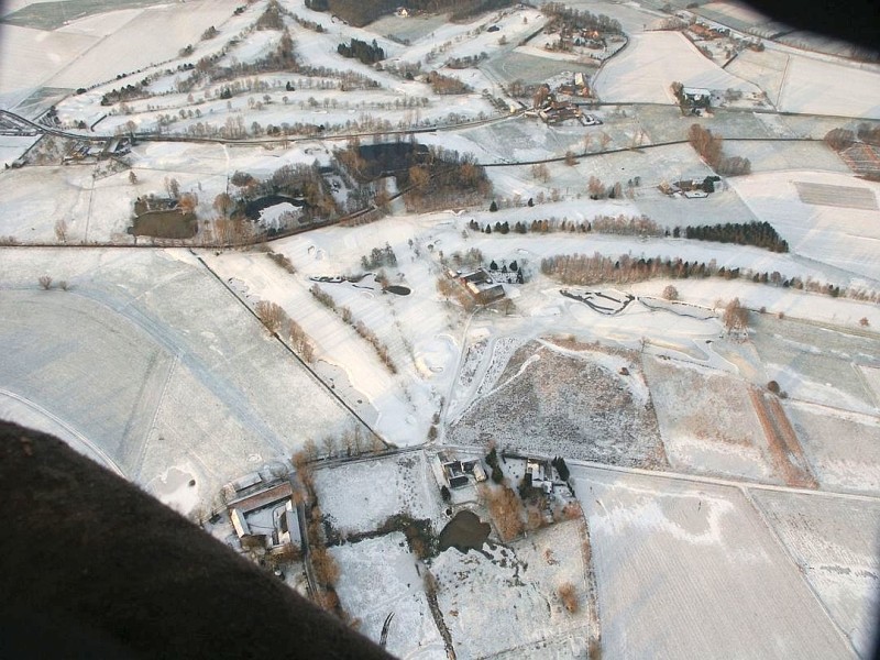 Der winterliche Niederrhein, vom Gasballon aus gesehen, ist wunderschön.