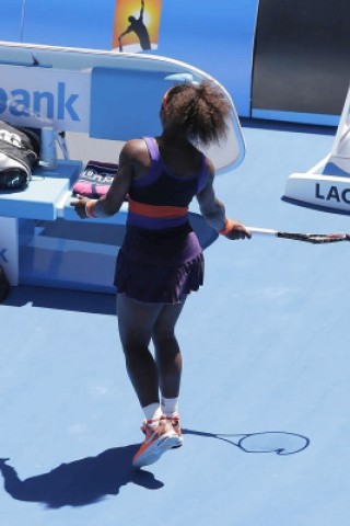 ...und zertrümmerte vor Wut ihren Tennisschläger.