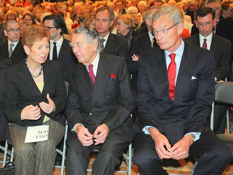 Beitz bei der Eröffnung der Ausstellung Mythos Krupp im Ruhrmuseum auf der Zeche Zollverein im Jahr 2012. Im Bild: Angelica Schwalm-Dueren, Berthold Beitz, Gerhard Cromme.