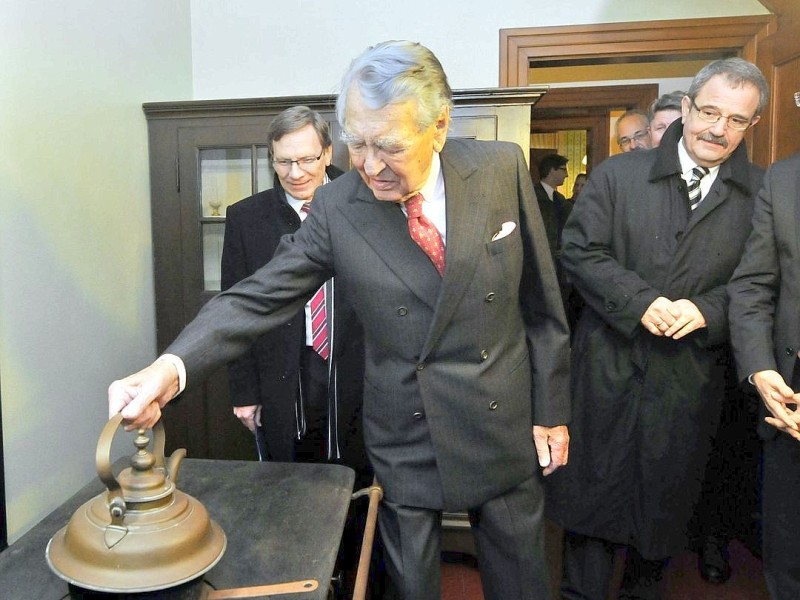 Essens Oberbürgermeister Reinhard Paß besucht gemeinsam mit Berthold Beitz das Krupp Stammhaus.