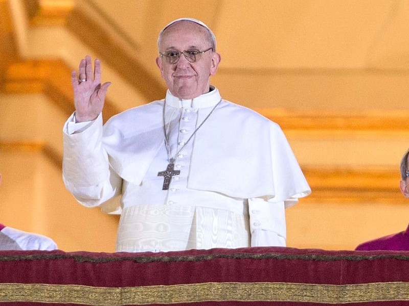 Der Argentinier Jorge Mario Bergoglio ist zum neuen Papst gewählt worden. Der 76 Jahre alte Erzbischof von Buenos Aires trägt nun den Namen  Franziskus.