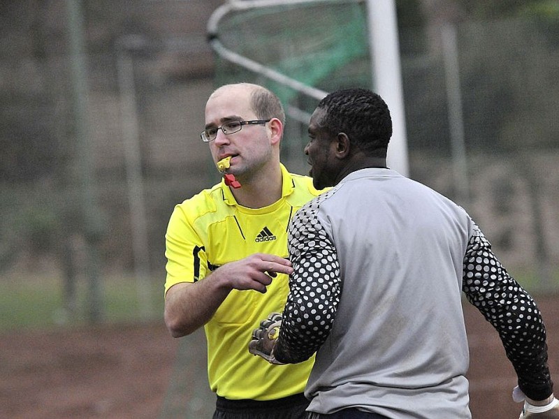 Das Spiel in der Bezirksliga zwischen  Dostlukspor Bottrop und dem SC Hertha Hamborn wurde zwei Minuten vor dem regulären Spielende durch den Schiedsrichter wegen einer Schlägerei zwischen Spielern und Zuschauern abgebrochen.