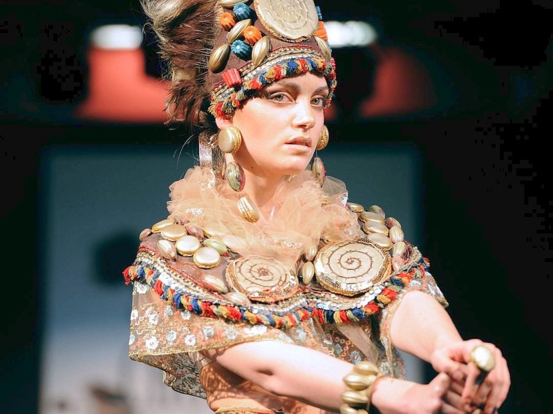 Mode zum Anknabbern wird bei der Schokoladenmesse „Salon du Chocolat“ im französischen Bordeaux präsentiert.