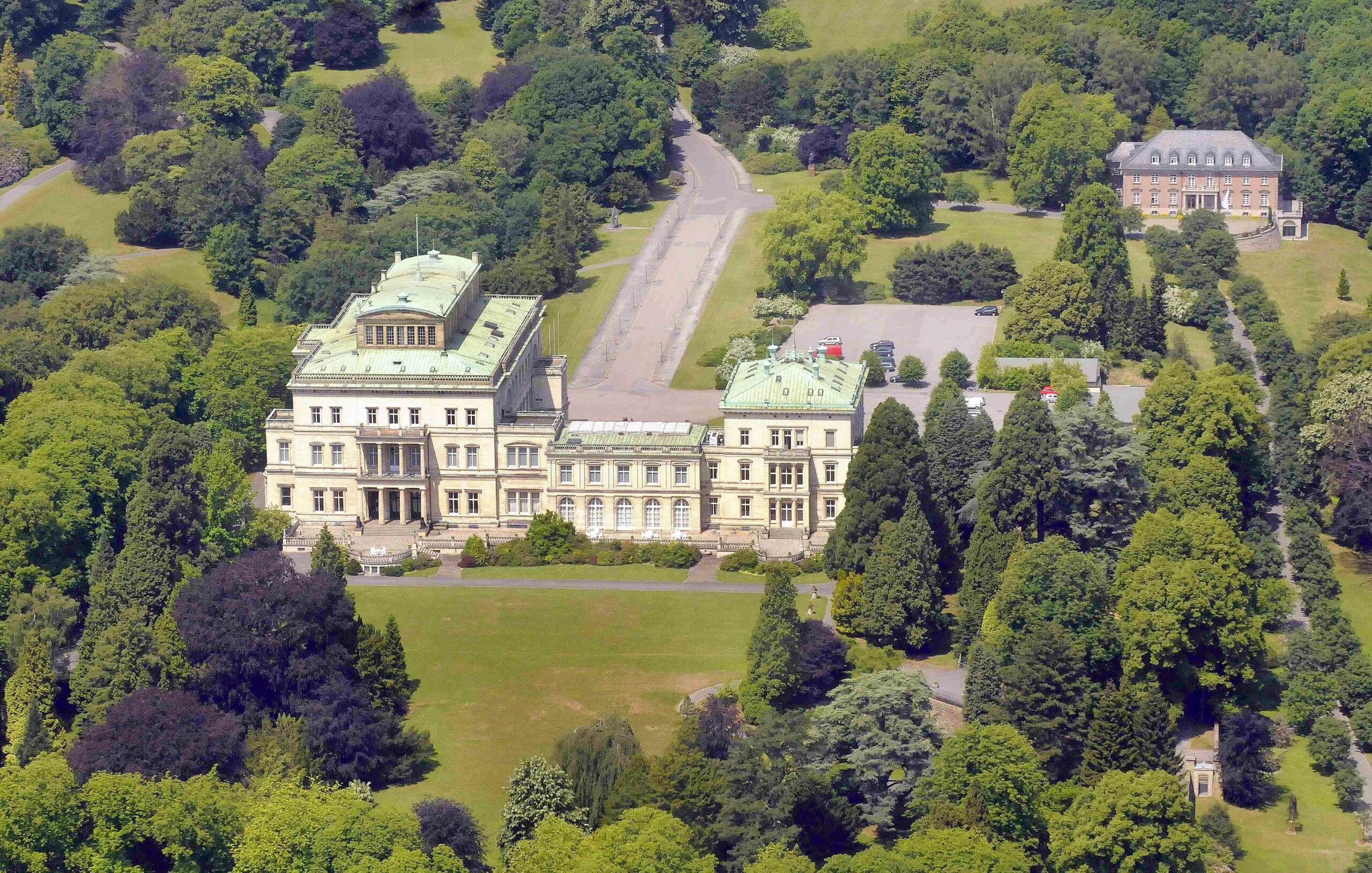 Luftschiffflug über den Mülheimer und Essener Süden. Villa Hügel. Foto: Roy Glisson / WazFotoPool 01.06.2011