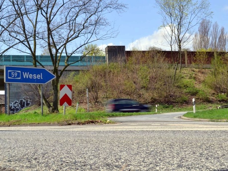 ... liegt auch die Autobahnauffahrt zur A 59.