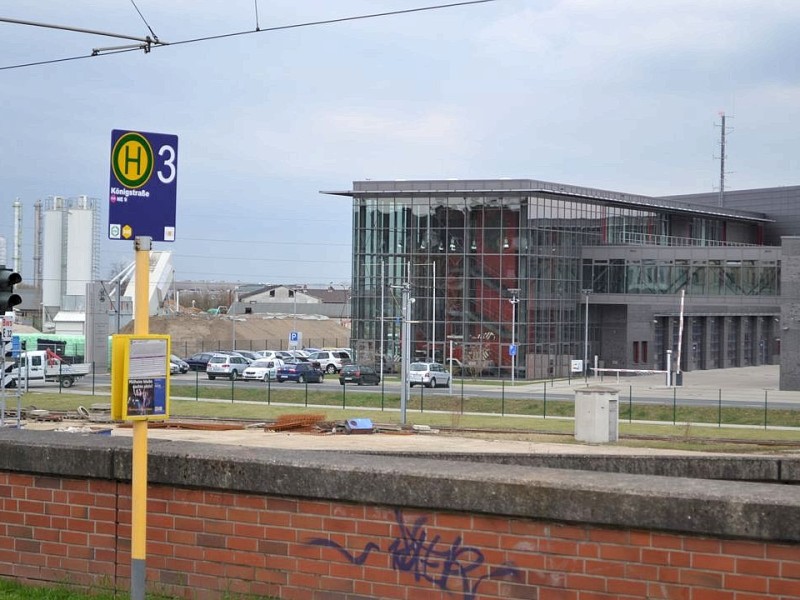 Hinter der Haltestelle Königstraße ist sie bereits zu erkennen, ...