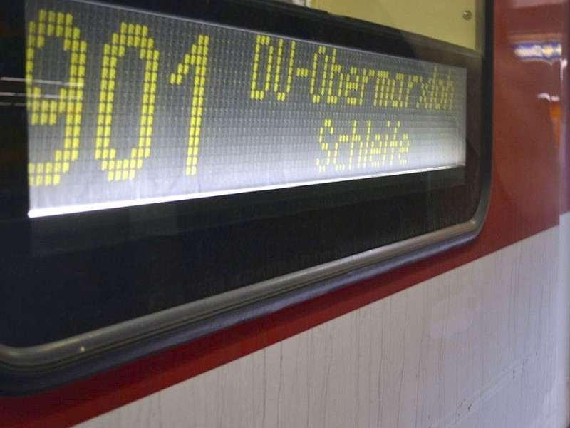 Vom Hauptbahnhof Mülheim gibt es für die Fahrzeuge der Linie 901 nur einen Weg: zurück nach Obermarxloh. Von hier sind es 22 Kilometer und 46 Haltestellen.