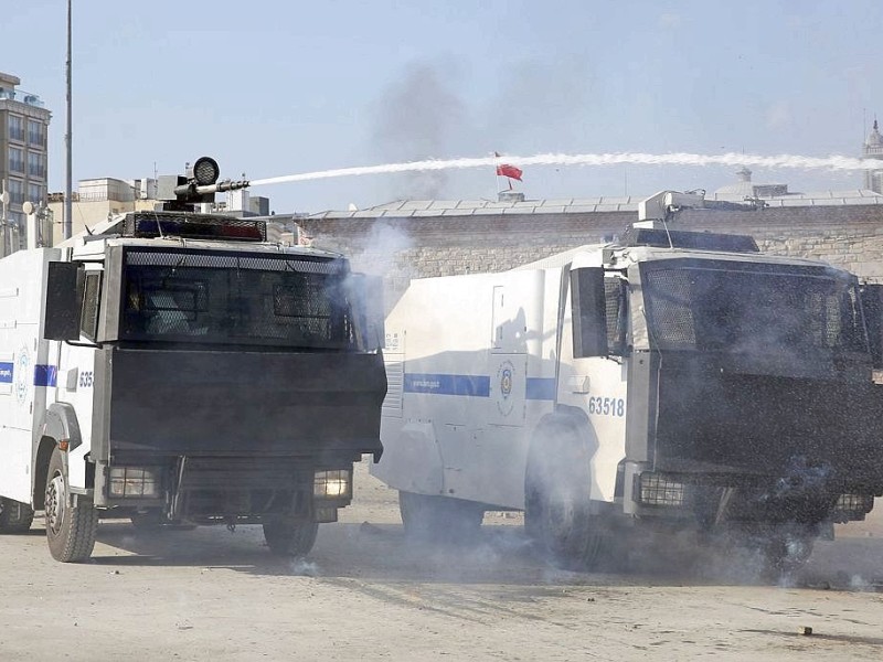 Erneut geht die türkische Polizei gegen Demonstranten vor. In Istanbul stürmten die Einsatzkräfte die Barrikaden auf dem Taksim-Platz.