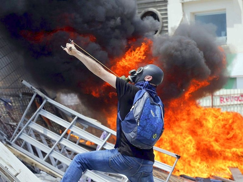 Erneut geht die türkische Polizei gegen Demonstranten vor. In Istanbul stürmten die Einsatzkräfte die Barrikaden auf dem Taksim-Platz.