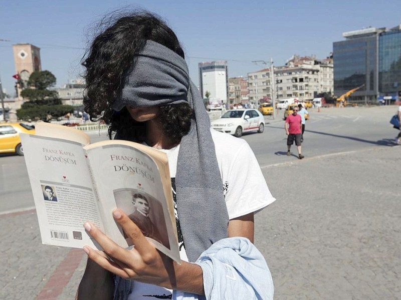 Noch mehr Türken schließen sich dem stillen Duranadam-Protest an.