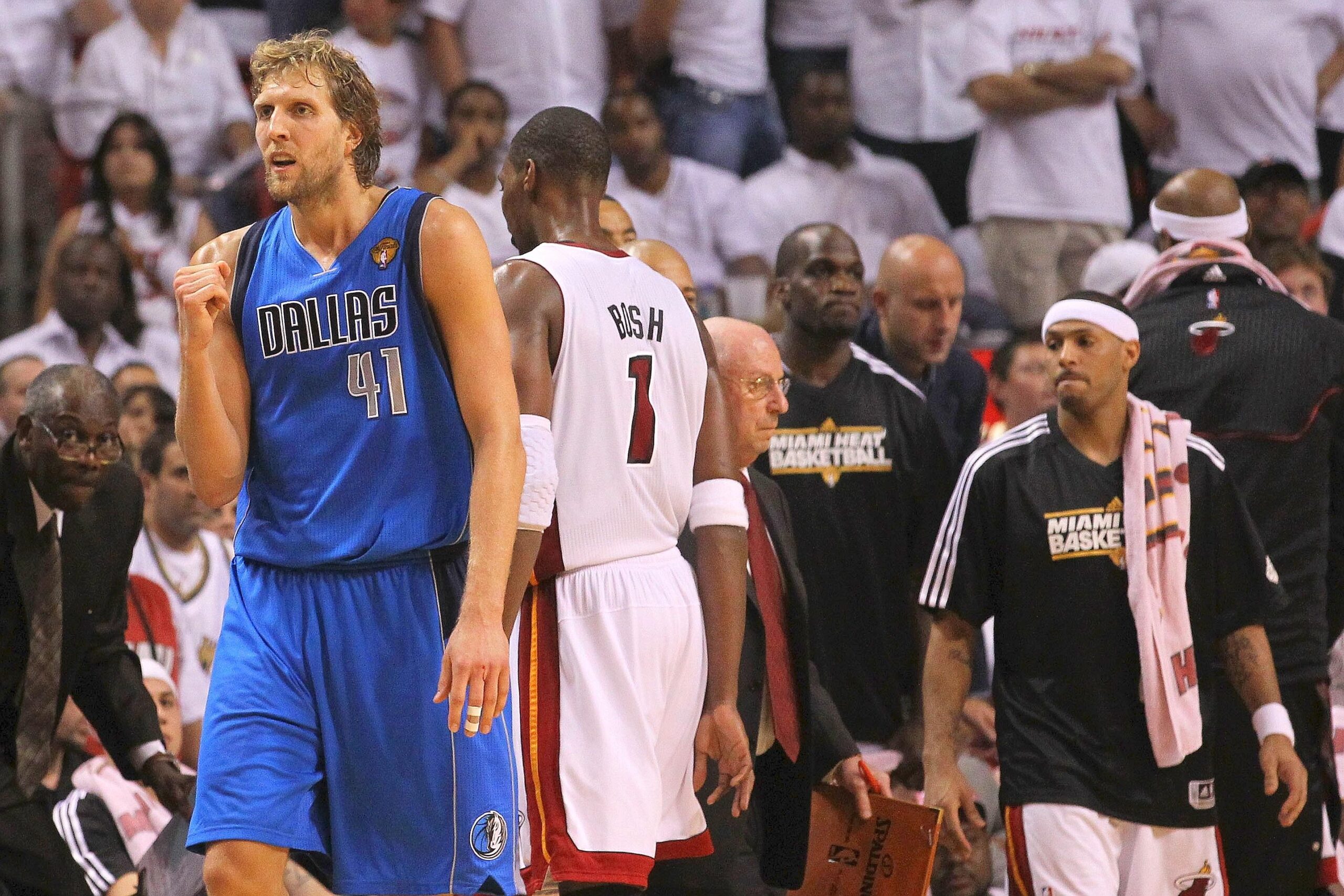 Superstar Dirk Nowitzki gewinnt mit den Dallas Mavericks den NBA-Titel.