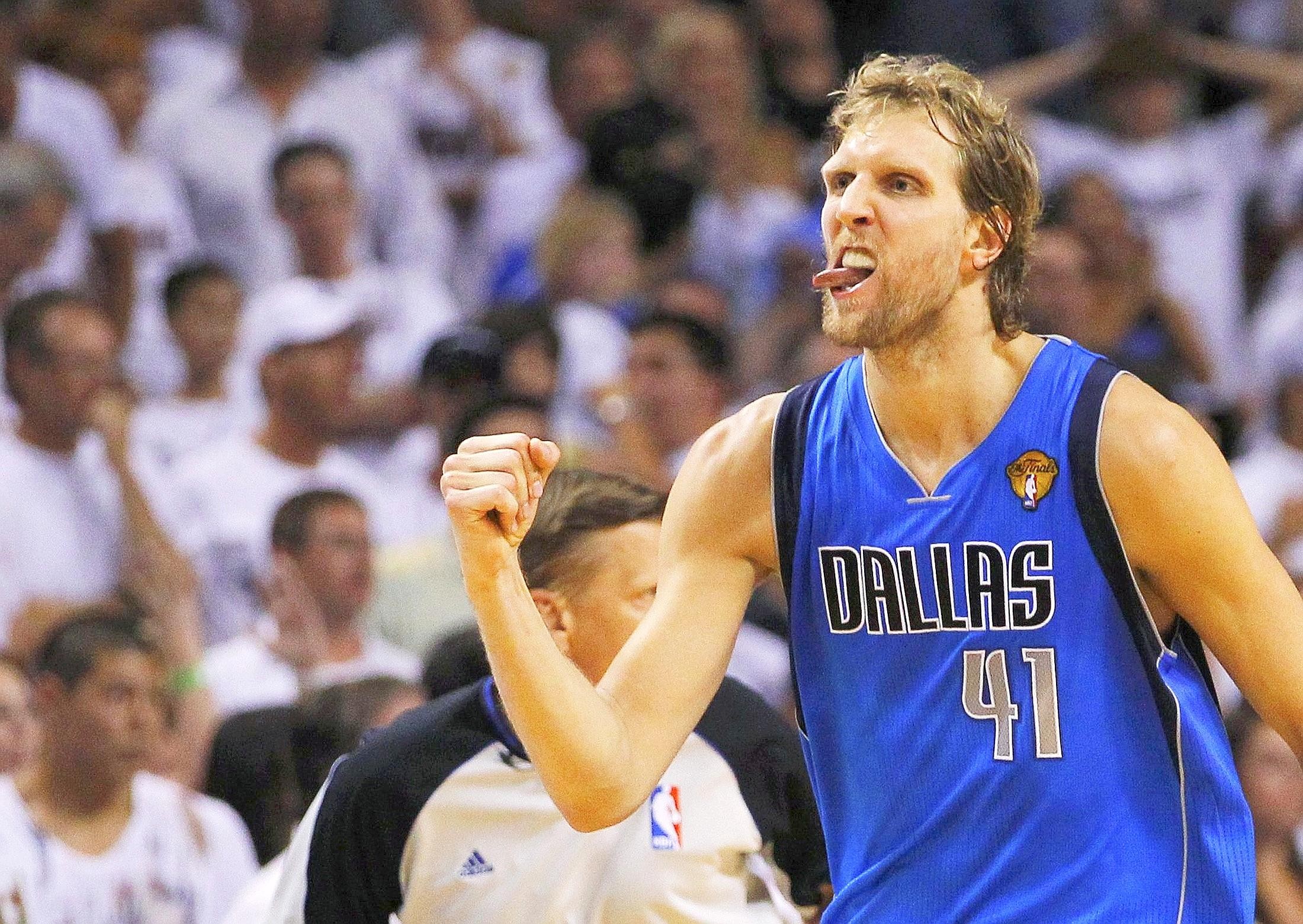 Superstar Dirk Nowitzki gewinnt mit den Dallas Mavericks den NBA-Titel.