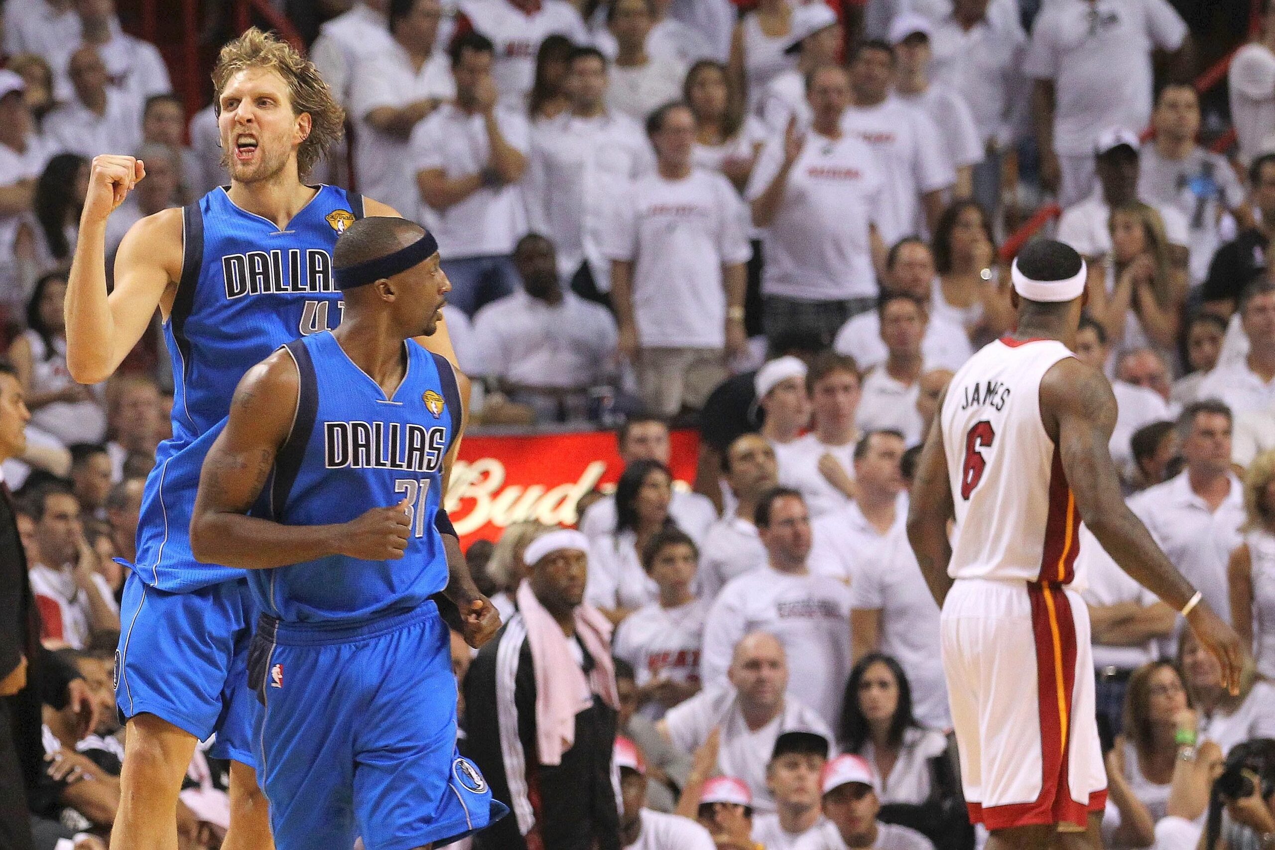 Superstar Dirk Nowitzki gewinnt mit den Dallas Mavericks den NBA-Titel.