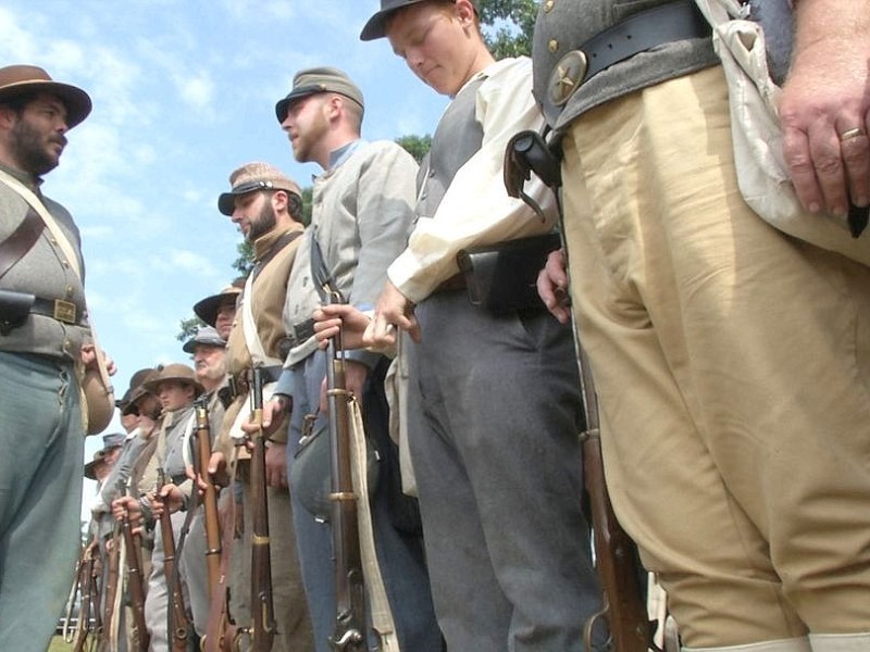 Amerikaner spielen zum 150. Jahrestag die entscheidende Schlacht des amerikanischen Bürgerkrieges in Gettysburg nach.