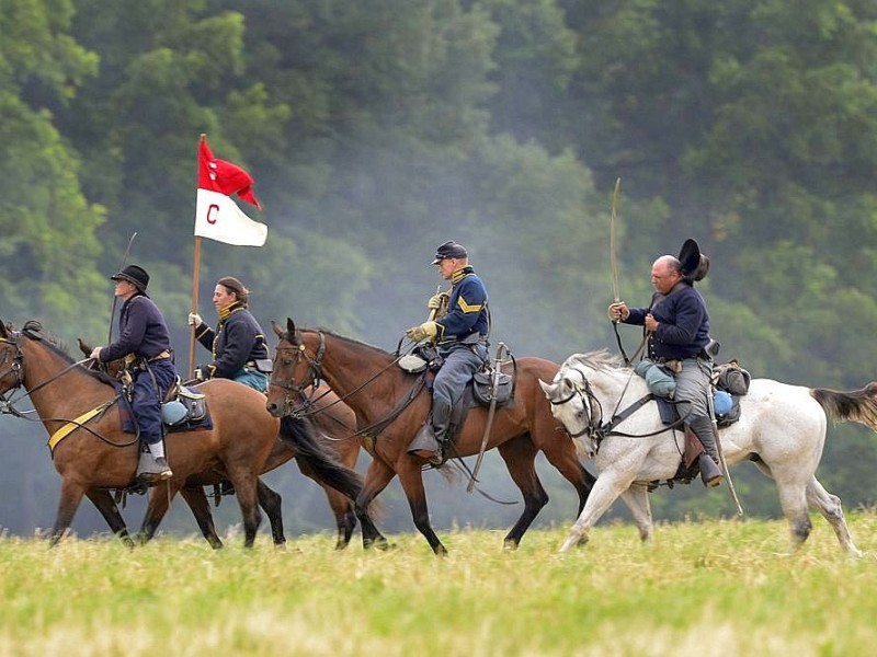 Amerikaner spielen zum 150. Jahrestag die entscheidende Schlacht des amerikanischen Bürgerkrieges in Gettysburg nach.