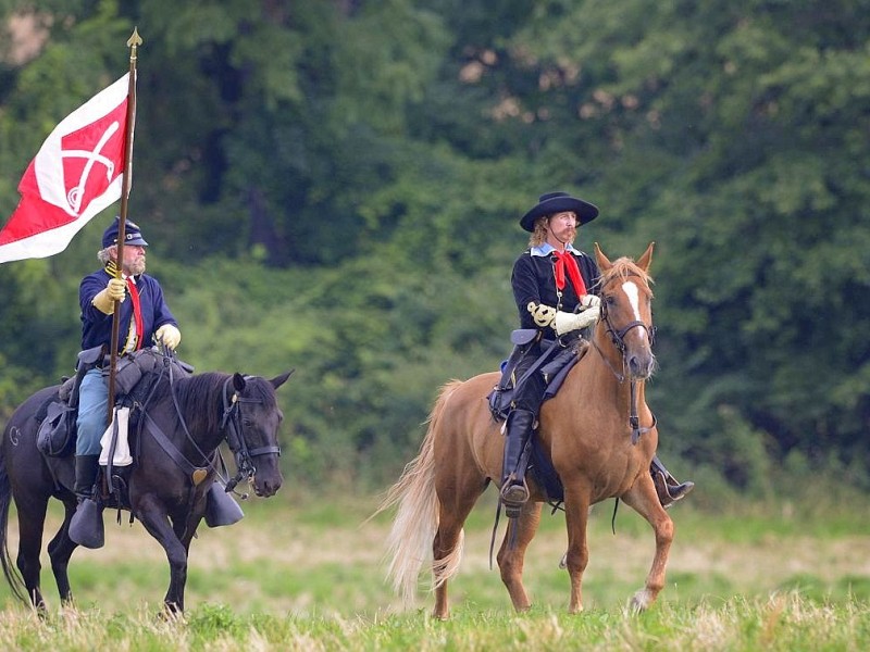 Amerikaner spielen zum 150. Jahrestag die entscheidende Schlacht des amerikanischen Bürgerkrieges in Gettysburg nach.