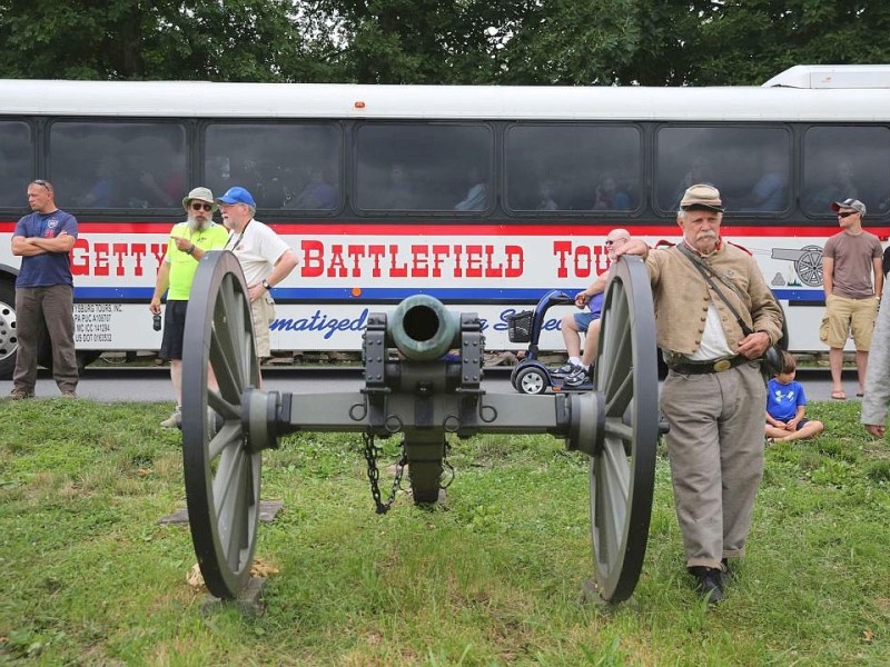 Amerikaner spielen zum 150. Jahrestag die entscheidende Schlacht des amerikanischen Bürgerkrieges in Gettysburg nach.