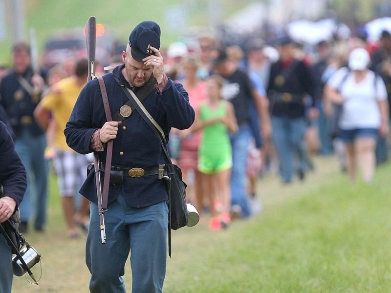 Amerikaner spielen zum 150. Jahrestag die entscheidende Schlacht des amerikanischen Bürgerkrieges in Gettysburg nach.