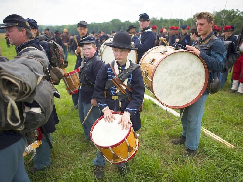 Amerikaner spielen zum 150. Jahrestag die entscheidende Schlacht des amerikanischen Bürgerkrieges in Gettysburg nach.