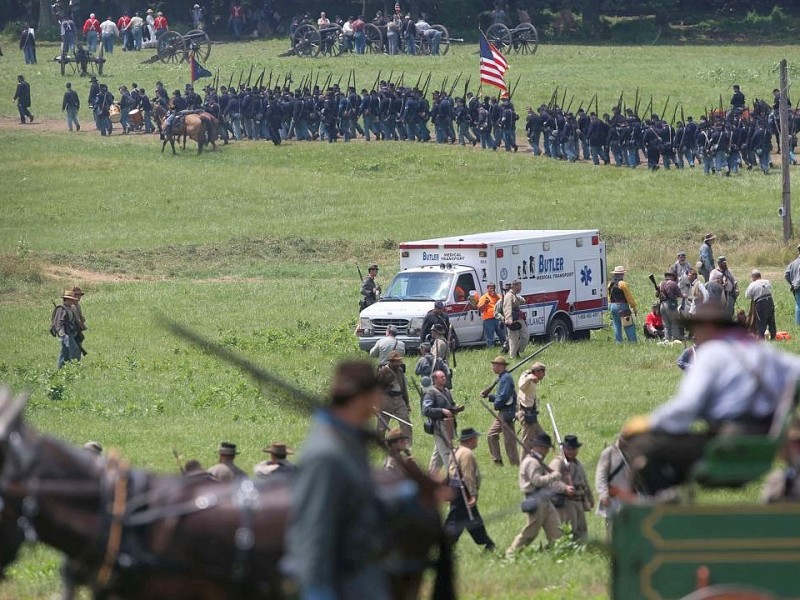 Amerikaner spielen zum 150. Jahrestag die entscheidende Schlacht des amerikanischen Bürgerkrieges in Gettysburg nach.