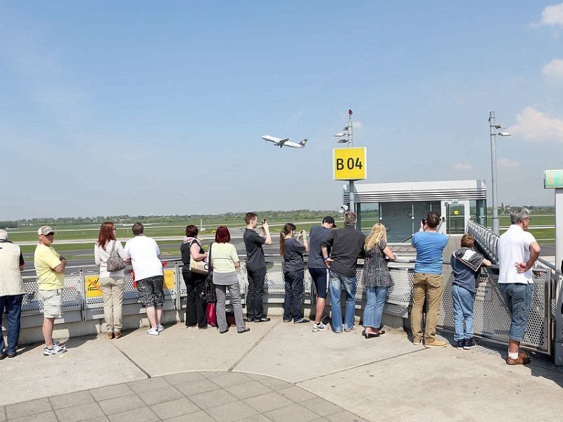 2012 wurde der Düsseldorfer Flughafen dann auch bei der Verleihung der renommierten Skytrax World Airport Awards in der Kategorie „Best Regional Airport Europe“ mit dem ersten Platz ausgezeichnet. Damit ist der Airport in diesem Jahr aus Sicht der Reisenden der beste europäische Flughafen abseits der großen interkontinentalen Drehkreuze. Darüber hinaus landete Düsseldorf Airport unter den fünf besten Flughäfen weltweit in der Kategorie „20 bis 30 Millionen Passagiere“ sowie erstmals unter den Top-30 aller bewerteten Flughäfen weltweit.