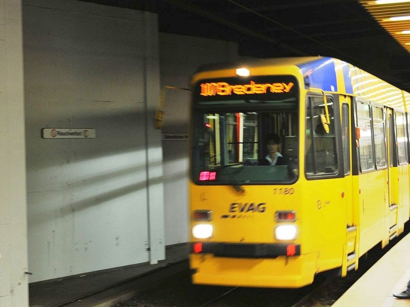 ...als U-Bahn und macht sich auf den 17 Kilometer langen Weg...