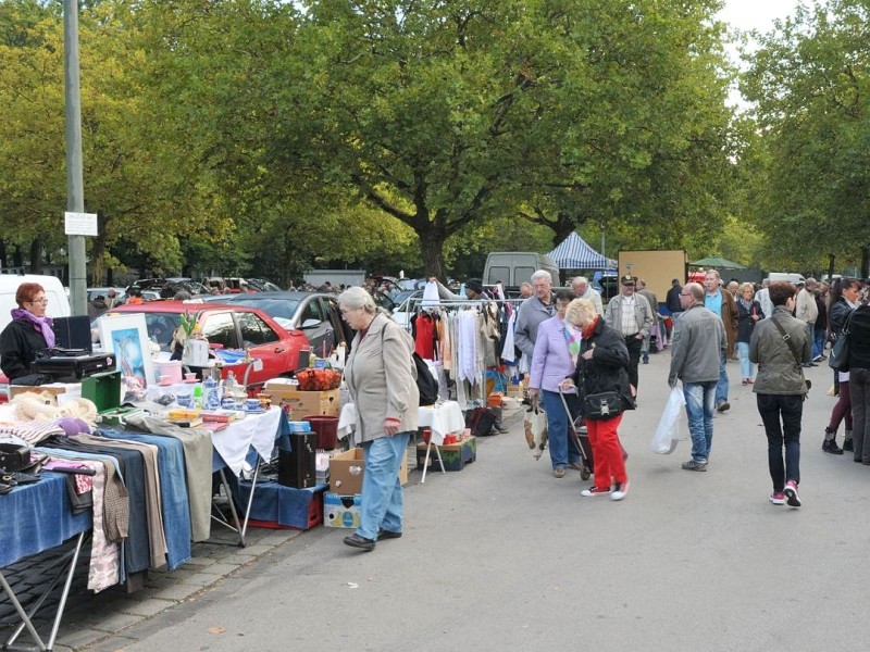 ...Trödelmarkt. Jeden Montag, MIttwoch, Freitag und Samstag...