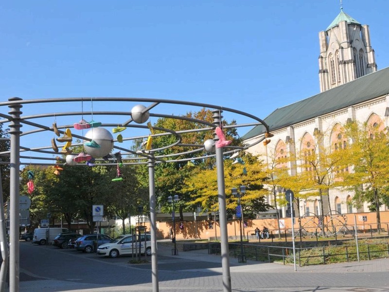 ...Pferdemarkt führt. Das Stadtzeichen Energie ist eine von fünf Skulpturen, die seit 1994 in Essen stehen. Zurzeit zieren...