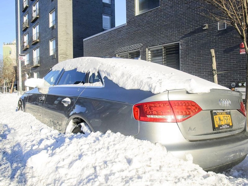 Die kälteste Luft seit zwei Jahrzehnten weht über Nordamerika. Selbst der Nationale Wetterdienst spricht von unglaublichen Temperaturen. Die Amerikaner packen sich warm ein - oder bleiben gleich zu Hause.