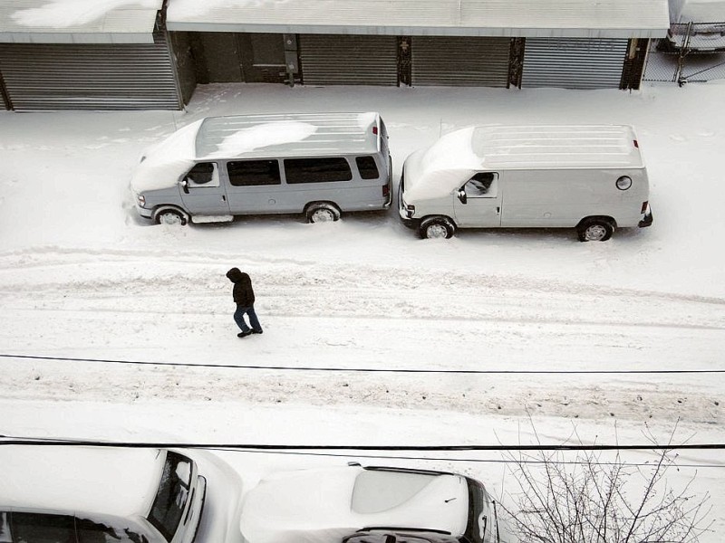 Die kälteste Luft seit zwei Jahrzehnten weht über Nordamerika. Selbst der Nationale Wetterdienst spricht von unglaublichen Temperaturen. Die Amerikaner packen sich warm ein - oder bleiben gleich zu Hause.