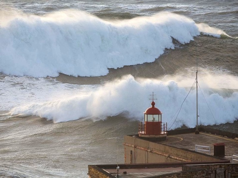 Riesenwellen in Nazaré