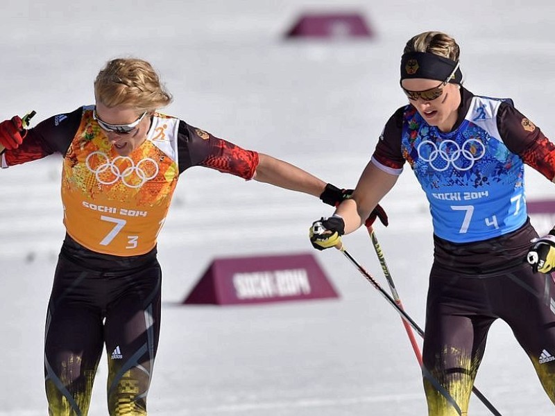 Nach dem Rennen kannte der Jubel keine Grenzen. Deutschlands Langlauf-Damen haben überraschend Bronze gewonnen.