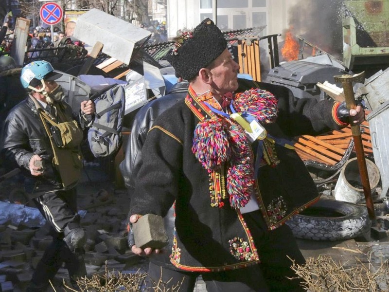 In der Ukraine ist die Gewalt zwischen Sicherheitskräften und Demonstranten am Dienstag eskaliert. Mindestens 25 Menschen wurden getötet.