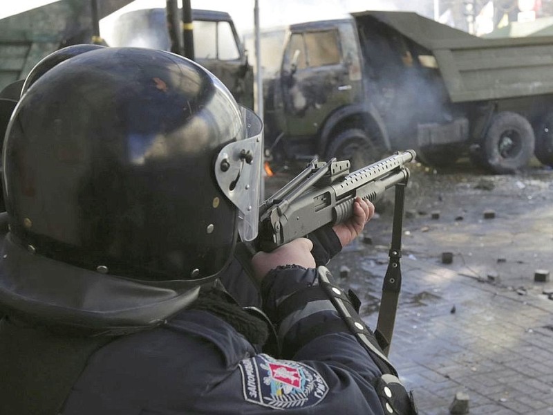 In der Ukraine ist die Gewalt zwischen Sicherheitskräften und Demonstranten am Dienstag eskaliert. Mindestens 25 Menschen wurden getötet.