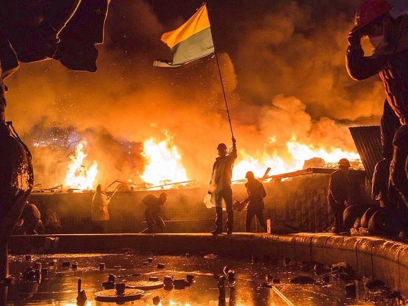 In der Ukraine ist die Gewalt zwischen Sicherheitskräften und Demonstranten am Dienstag eskaliert. Mindestens 25 Menschen wurden getötet.