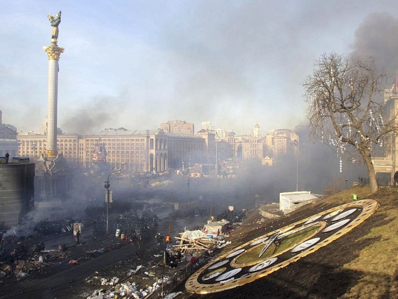 In der Ukraine ist die Gewalt zwischen Sicherheitskräften und Demonstranten am Dienstag eskaliert. Mindestens 25 Menschen wurden getötet.