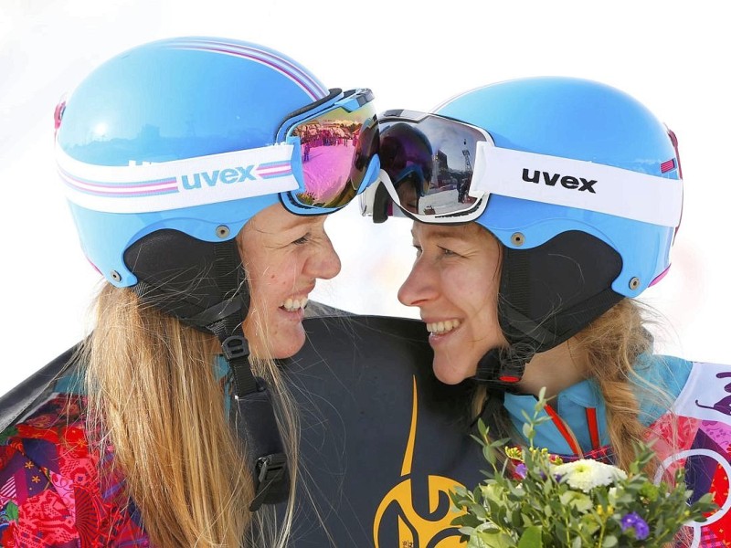 Am Ende konnten die Deutschen Snowboard-Ladies reichlich feiern - zusammen und mit der Siegerin Julia Dumjovits aus Österreich.
