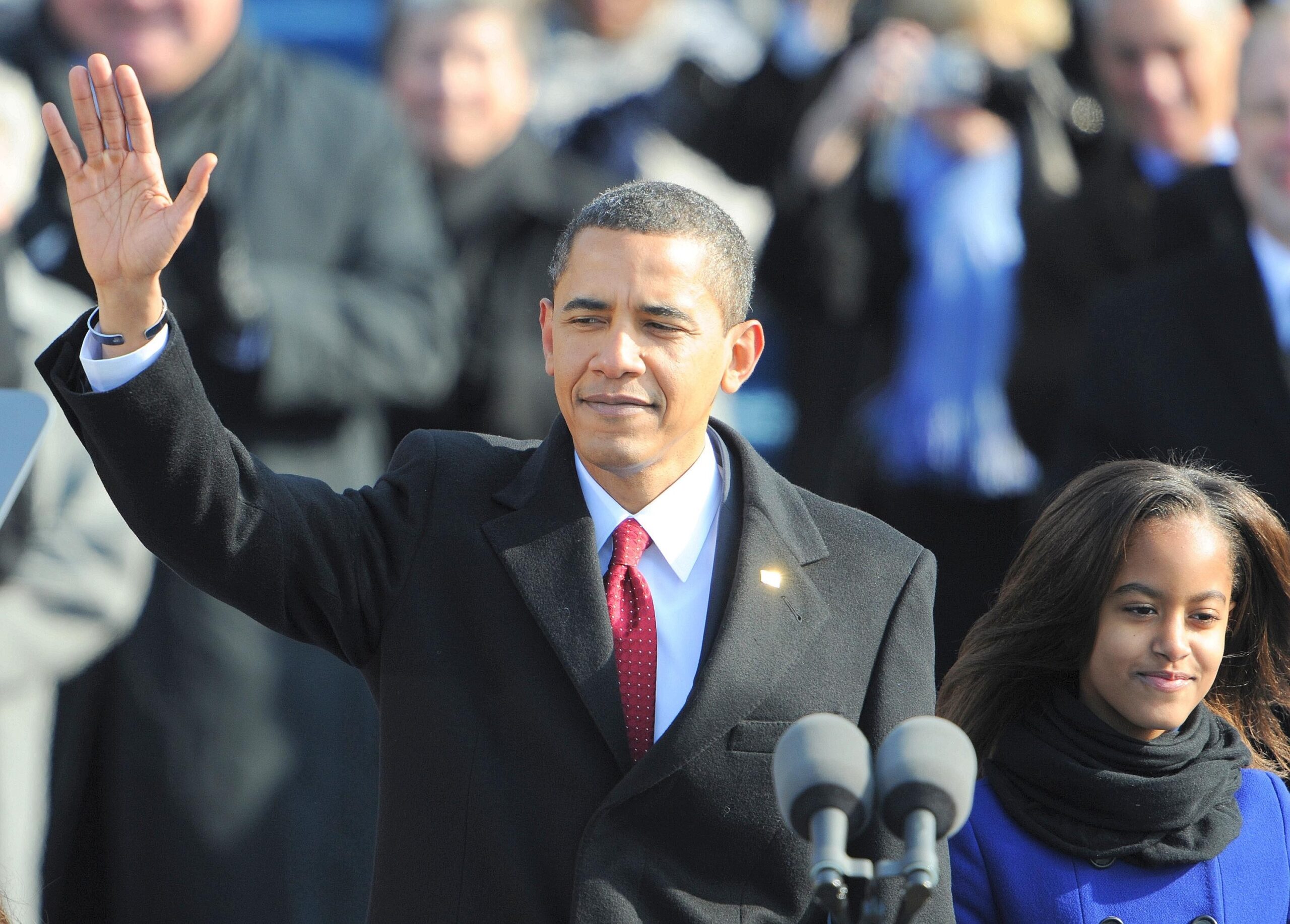 ... an seine beiden Töchter, den viele Medien als schwülstig empfunden hatten, hatte Obama seinen beiden Töchtern kurz vor der Vereidigung erklärt, warum er das große Abenteuer Präsidentschaft auf sich nehmen wolle. Nicht nur seine beiden Sprösslinge, sondern alle Kinder sollten die Chance bekommen, ihr Glück zu machen. Bildung sei eines seiner zentralen Themen. In einer späteren Rede...