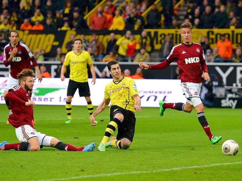 Borussia Dortmund ist auch in der Fußball-Bundesliga zurück auf Erfolgskurs. Eine Woche nach der ernüchternden Schlappe beim Hamburger SV (0:3) setzte sich die Mannschaft von Trainer Jürgen Klopp mit 3:0 (0:0) gegen den 1. FC Nürnberg durch. Wie schon beim famosen Champions-League-Auftritt vier Tage zuvor in St. Petersburg (4:2) präsentierte sich der BVB am Samstag von seiner besseren Seite und rückte auf Rang zwei vor. Vor 80 645 Zuschauern im ausverkauften Signal Iduna Park sorgten der nach dreiwöchiger Verletzungspause ins Team zurückgekehrte Mats Hummels (51. Minute), Robert Lewandowski (67.) und Henrich Mchitarjan (83.) für den verdienten Sieg.